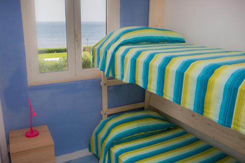 Двухъярусная кровать или двухъярусные кровати в номере Cilento Pixous Casa Vacanza