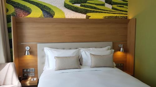 Кровать или кровати в номере Jardins de Mademoiselle Hôtel & Spa
