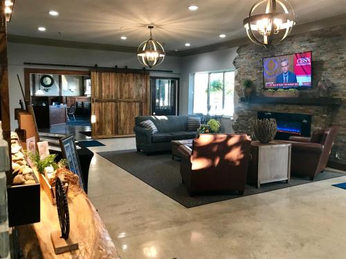 a living room with a couch and a fireplace at American Inn North Kansas City in Kansas City