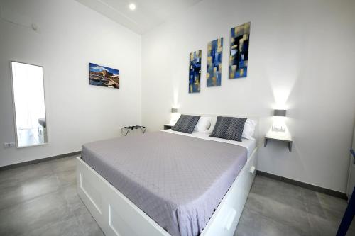 Ένα ή περισσότερα κρεβάτια σε δωμάτιο στο President Suites