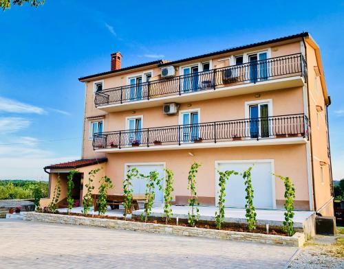 Gallery image of Guest House Maxi in Bale
