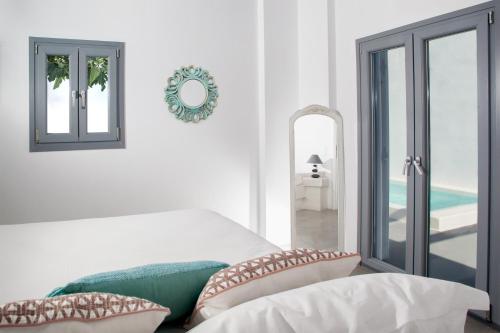 Gallery image of Villa Del Sol Santorini in Mesaria