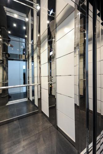 a hallway with glass doors in a building at Bellini Relais in Lignano Sabbiadoro