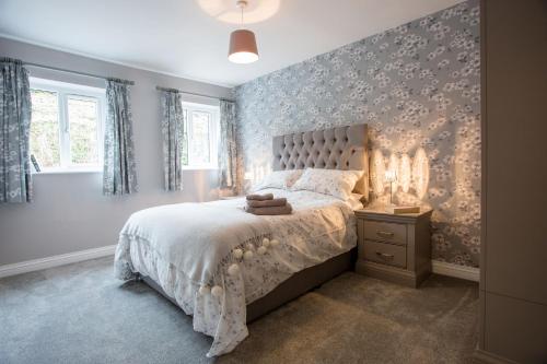 מיטה או מיטות בחדר ב-Thrush Nest Cottages - Wren Cottage sleeps 4, 2 bedrooms & Stable Cottage sleeps 2, 1 bedroom