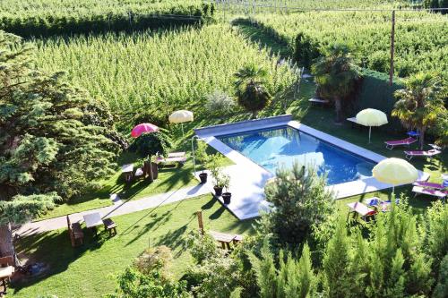 Bazén v ubytování Hotel & Residenz Traubenheim nebo v jeho okolí