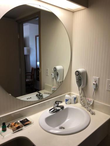 St. Albert Inn & Suites – Photos 3