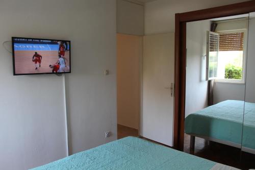 En tv och/eller ett underhållningssystem på Apartment Petra