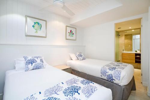 Postel nebo postele na pokoji v ubytování Fairshore 15 Noosa Main Beach Stay