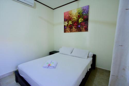 En eller flere senge i et værelse på Jepun Bali Homestay Sanur