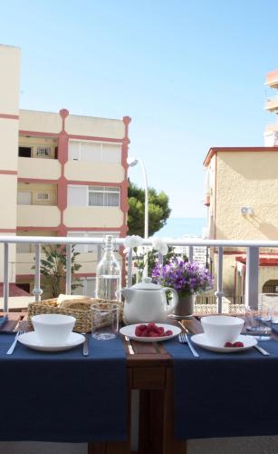 Hip & Cozy 2 room apt
