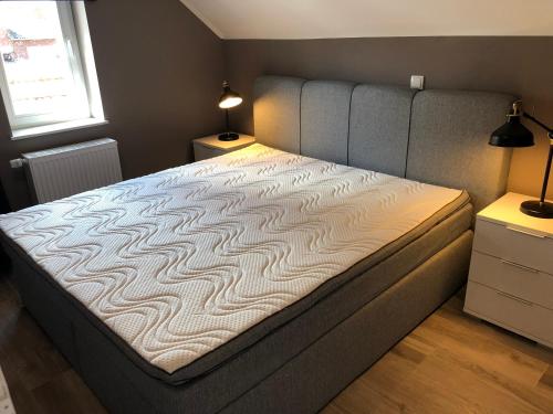 a bedroom with a large bed with a white mattress at Wohnung im Stadtzentrum in Cloppenburg