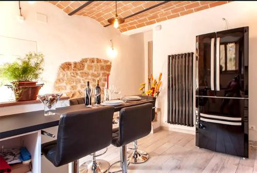 a dining room with a table and chairs at Casa Volterra in Volterra