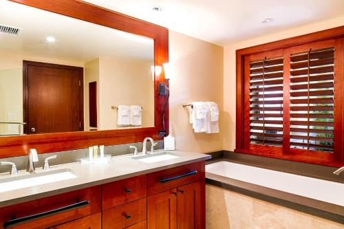 Ванна кімната в TOP Floor Penthouse with Panoramic View - Ocean Tower at Ko Olina Beach Villas Resort