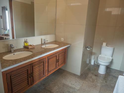 Ένα μπάνιο στο Amed Beach Villa