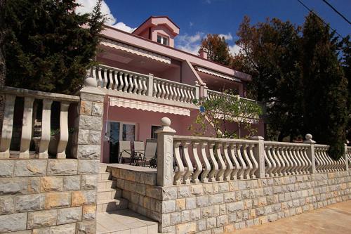 Το κτήριο όπου στεγάζεται  το διαμέρισμα