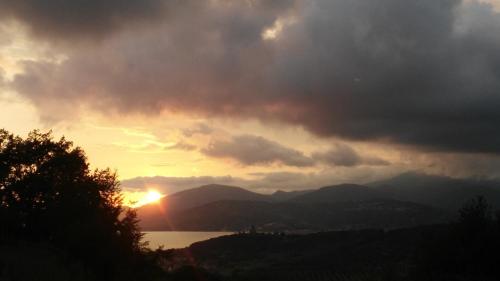 a sunset over a body of water with the sun setting at Casa vacanze Alfano in Ascea