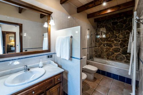 Phòng tắm tại Alfabia Nou Agroturismo