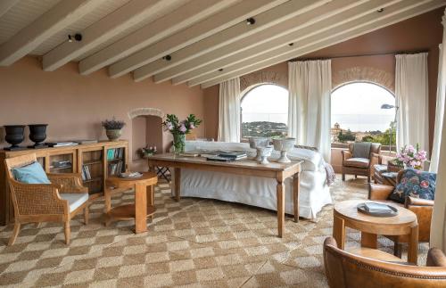 a living room with a bed and a table at Can Mora de Dalt in Sant Vicenç de Montalt