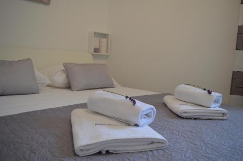 Tempat tidur dalam kamar di Apartman Talija