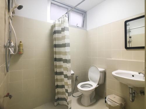 a bathroom with a toilet and a sink at Tang Guang Aeum Coffee Residence in Bangkok