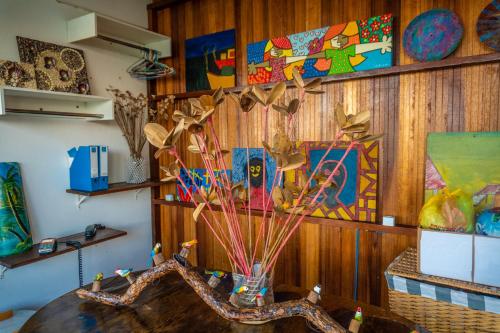 a room with a table with a vase on it at Pousada Piquara in Mangaratiba