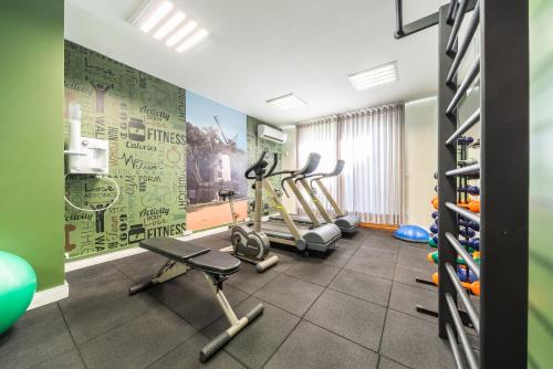 
The fitness center and/or fitness facilities at Hotel Laghetto Viverone Moinhos
