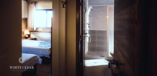 A bathroom at White Cedar Hotel &Resort