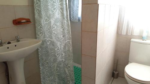 Bilik mandi di Sunshine Self Catering