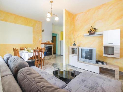 Fotografie z fotogalerie ubytování Holiday home Ecio , s velikim vrtom, potpuno ograđena, v destinaci Modrušani