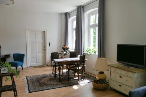 TV a/nebo společenská místnost v ubytování Landhof Liebsch, mit Pool und Sauna