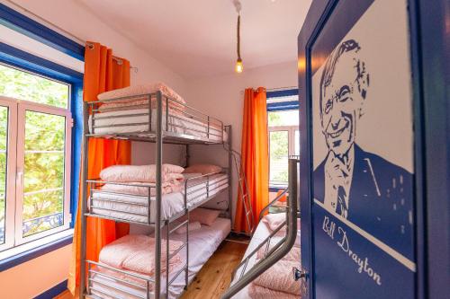Katil atau katil-katil dalam bilik di Help Yourself Hostels - Parede