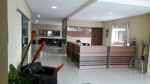 Ο χώρος του λόμπι ή της ρεσεψιόν στο Nantes Executive Hotel