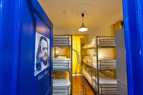 Katil atau katil-katil dalam bilik di Help Yourself Hostels - Parede