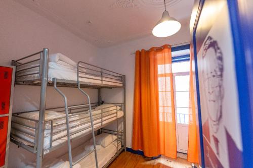 Katil atau katil-katil dalam bilik di Help Yourself Hostels - Parede