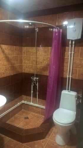  Areni House B&B -  Room  picture :   Tea/Coffee maker    Shower    Bath                           