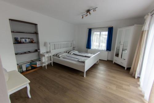 a bedroom with a bed and a wooden floor at Pepi‘s Apartment in Hallstatt