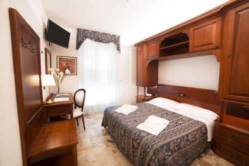 En eller flere senger på et rom på Hotel La Giara