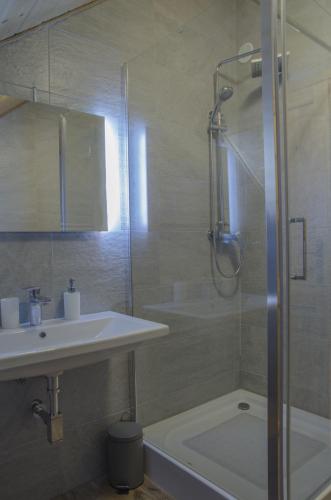 Bilik mandi di Apartament Pod kogutkiem