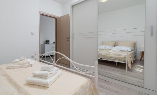 Ein Bett oder Betten in einem Zimmer der Unterkunft Apartment Matea