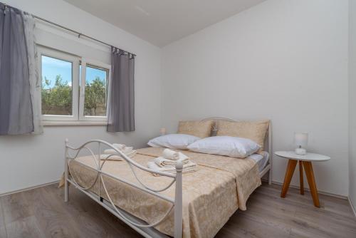 Un pat sau paturi într-o cameră la Apartment Matea