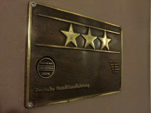a metal plaque with five stars on a wall at Hotel Restaurant Adria Kroatien in Bad Ems