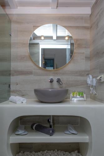 Naxos Riviera Suites