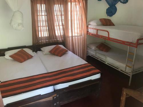 Postel nebo postele na pokoji v ubytování Sujatha Tourist Rest