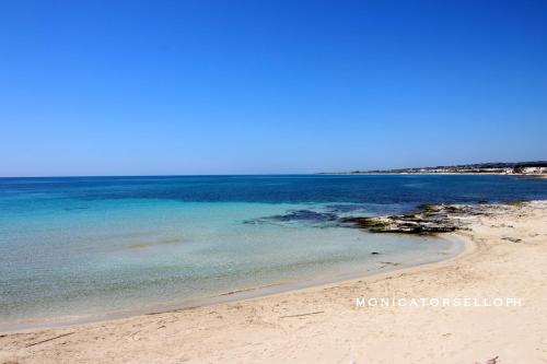 a view of the beach with the ocean at Home Holiday Salento Monica's House Pescoluse in Marina di Pescoluse