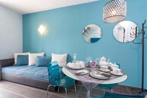 Posteľ alebo postele v izbe v ubytovaní Luxury Apartments Marhella & Jakov