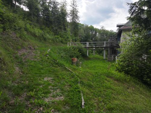 a dirt road next to a house on a hill at Gîte de Champflorin in Seyne
