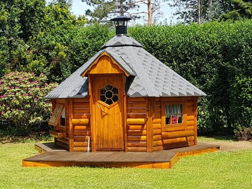a small wooden cabin with a metal roof at Ferienanlage Beatrix in Stegersbach