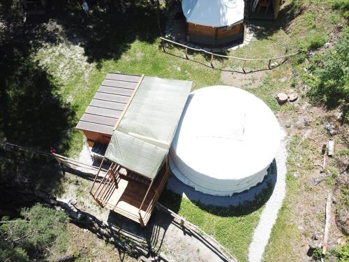 an overhead view of two domes in a yard at Camping Du Parc in Pré-Saint-Didier