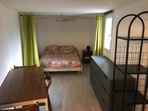 Giường trong phòng chung tại Bastide Ecurie Massilia