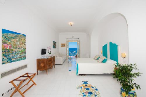 a bedroom with a bed and a painting on the wall at Alcione Residence in Positano